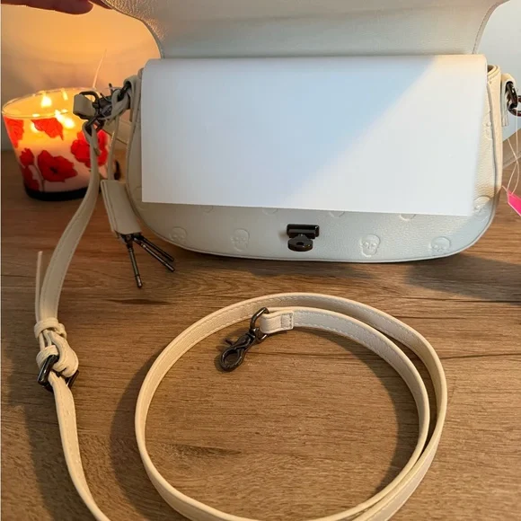 BETSEY JOHNSON Creamy Satchel/Crossbody, NWT - Picture 8 of 13